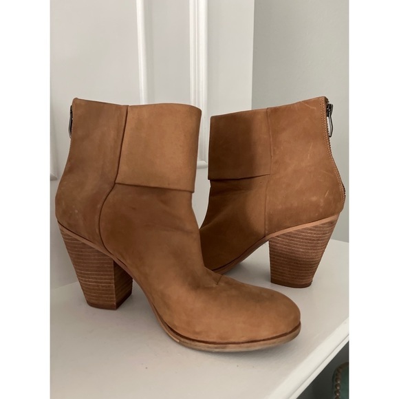 VINCE Camuto Hadley Camel Suede Cuff Bootie w/back zipper - Picture 6 of 6